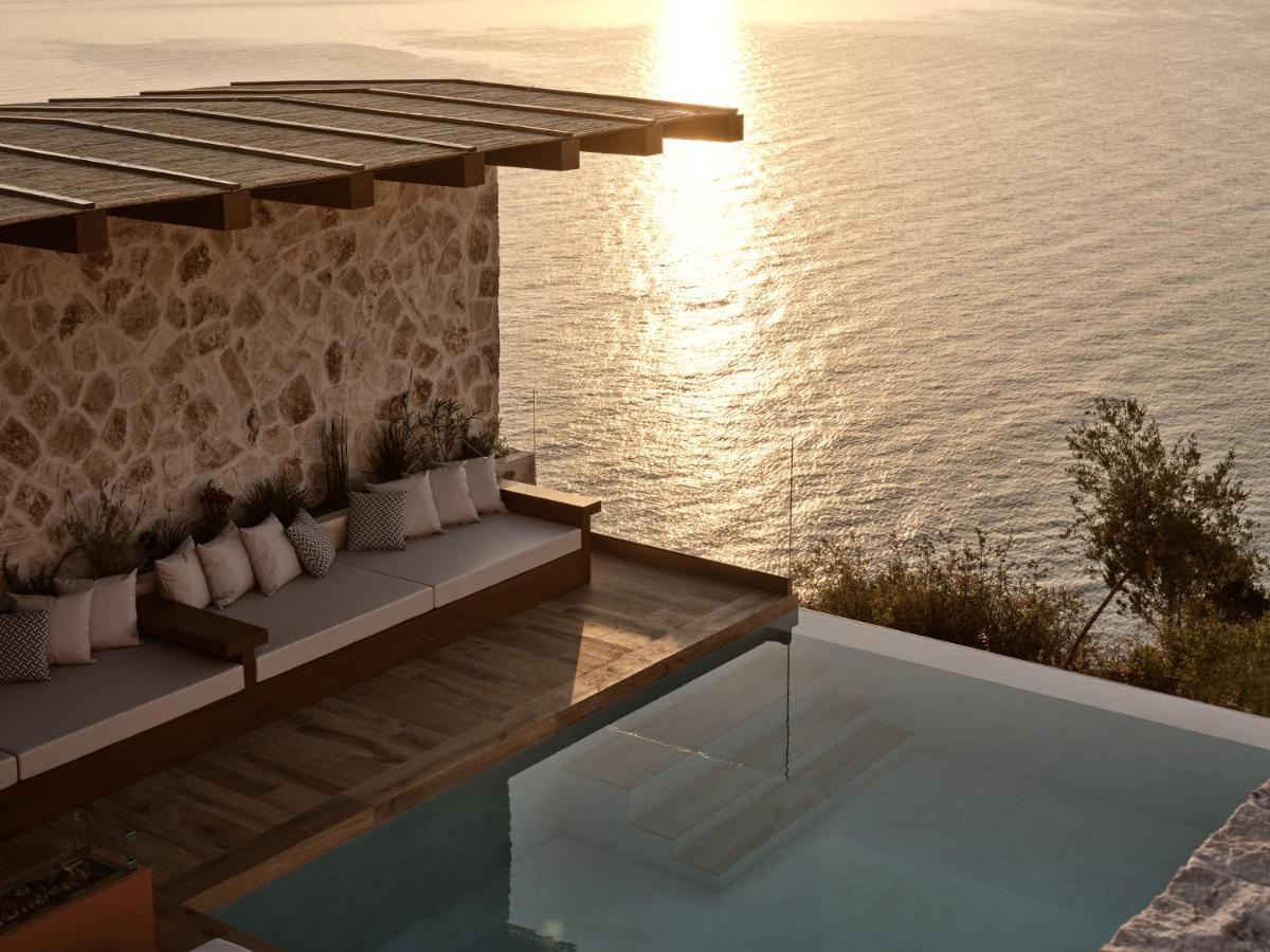 Villa White Springs Retreat à Orthoniaí Extérieur photo
