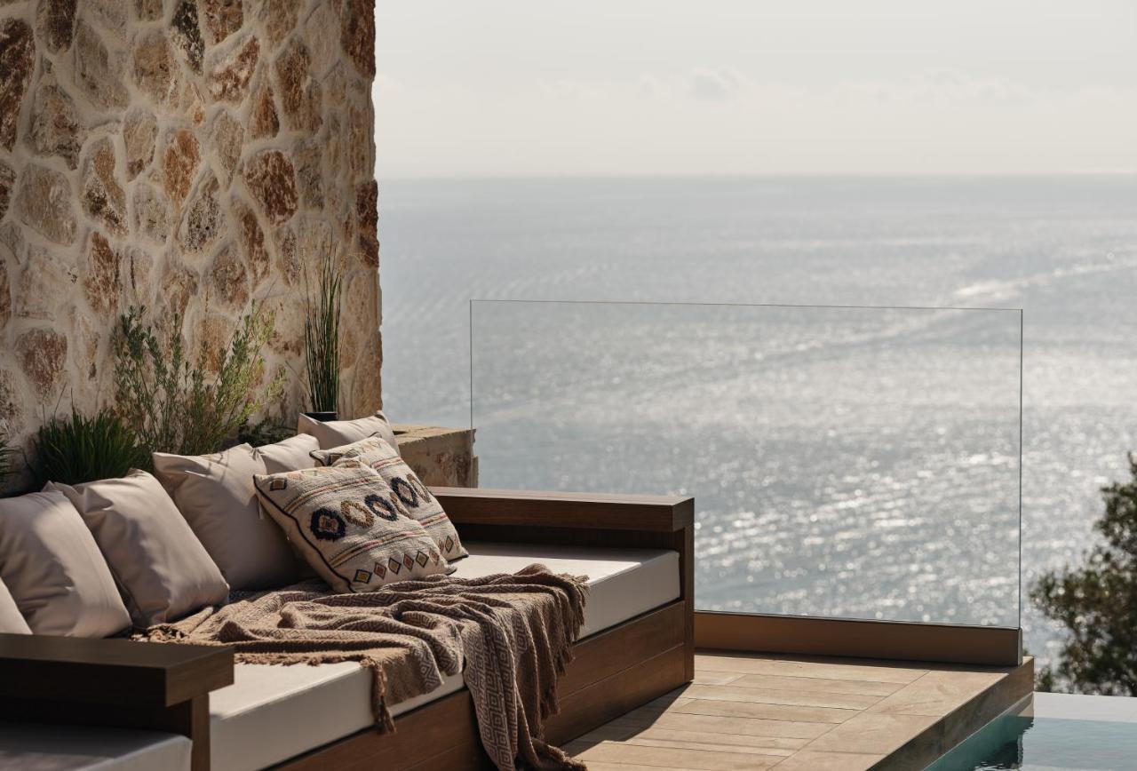 Villa White Springs Retreat à Orthoniaí Extérieur photo