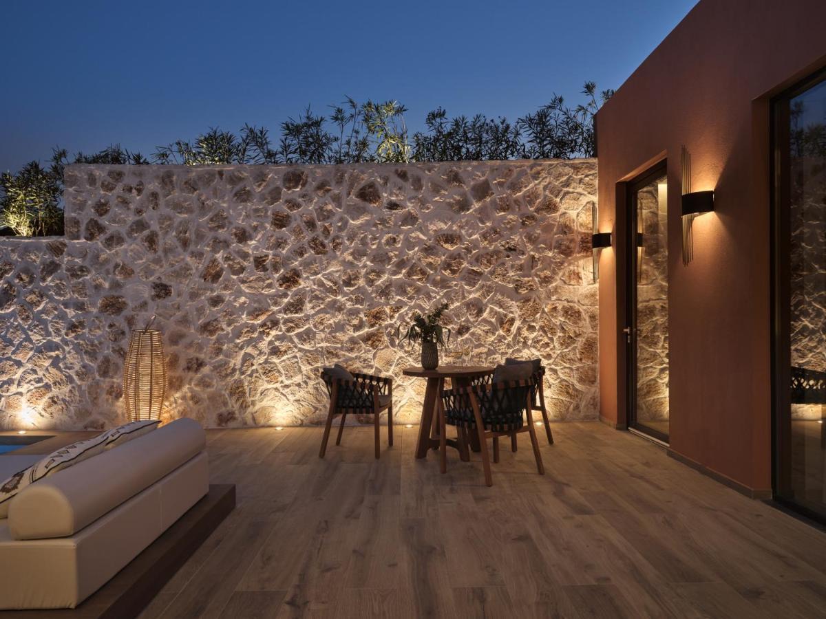 Villa White Springs Retreat à Orthoniaí Extérieur photo